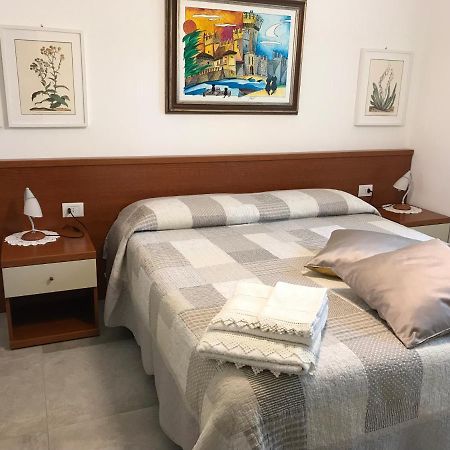 Casa Mary Due - Trilocale Con Giardino Privato A Due Passi Dal Lago Sirmione Zewnętrze zdjęcie