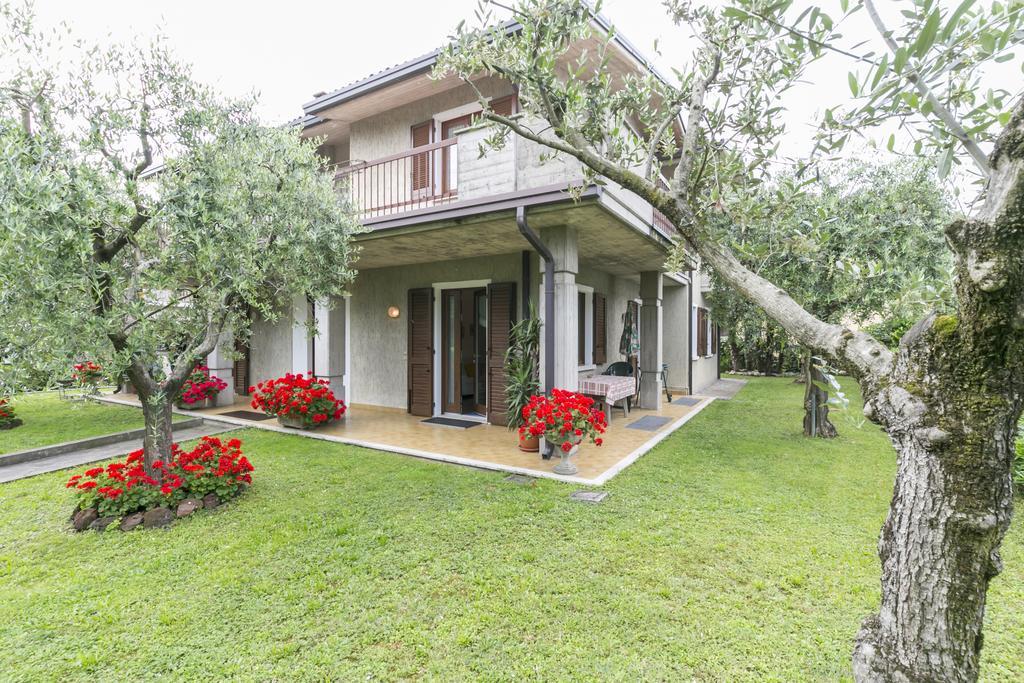 Casa Mary Due - Trilocale Con Giardino Privato A Due Passi Dal Lago Sirmione Zewnętrze zdjęcie