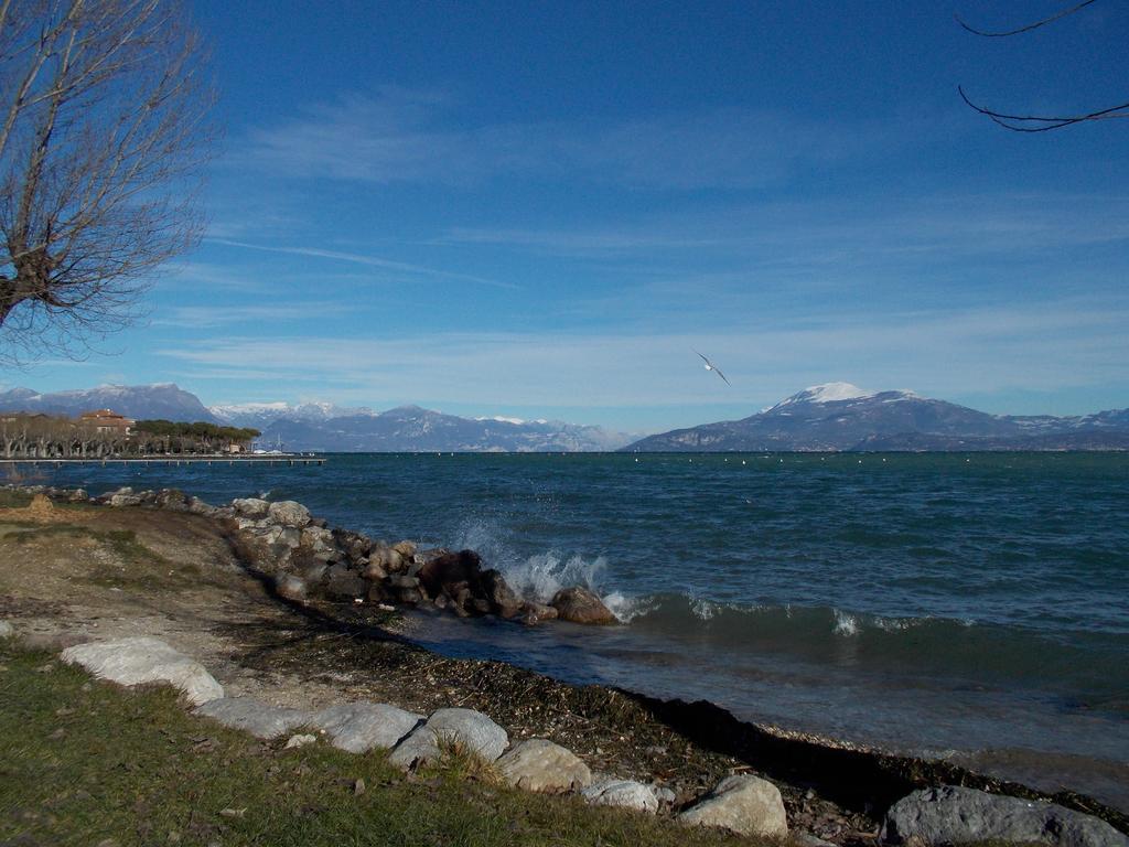 Casa Mary Due - Trilocale Con Giardino Privato A Due Passi Dal Lago Sirmione Zewnętrze zdjęcie