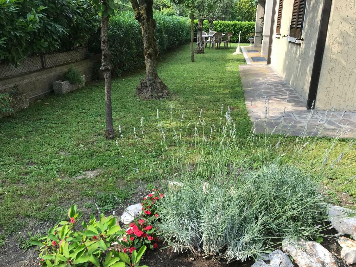 Casa Mary Due - Trilocale Con Giardino Privato A Due Passi Dal Lago Sirmione Zewnętrze zdjęcie
