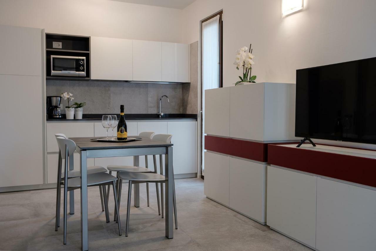 Casa Mary Due - Trilocale Con Giardino Privato A Due Passi Dal Lago Sirmione Zewnętrze zdjęcie