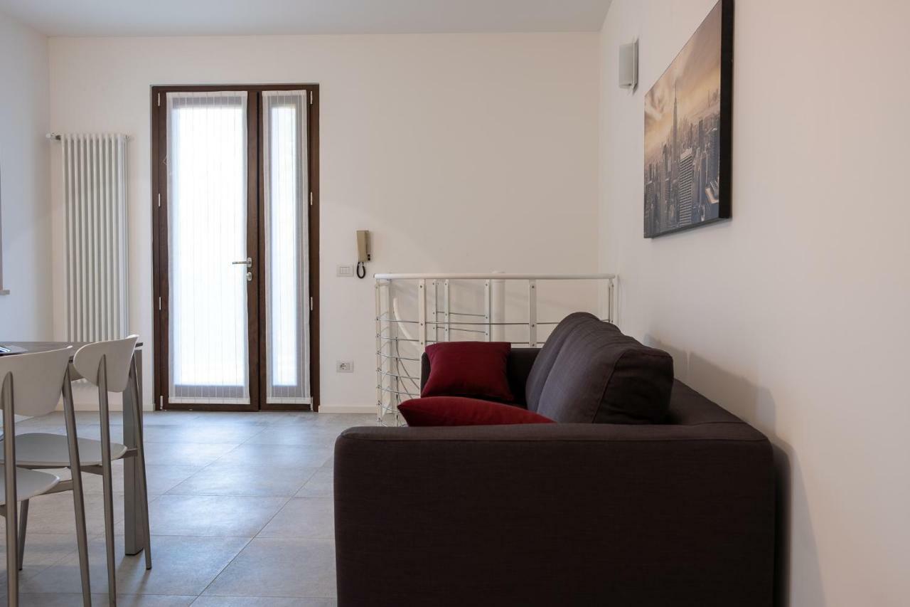 Casa Mary Due - Trilocale Con Giardino Privato A Due Passi Dal Lago Sirmione Zewnętrze zdjęcie