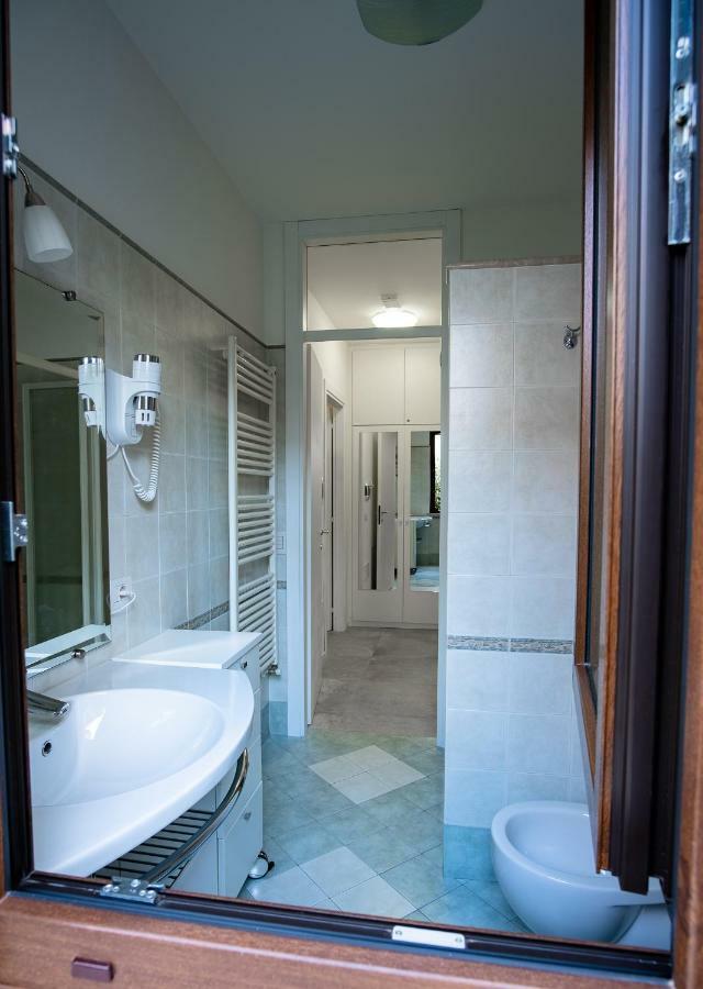 Casa Mary Due - Trilocale Con Giardino Privato A Due Passi Dal Lago Sirmione Zewnętrze zdjęcie