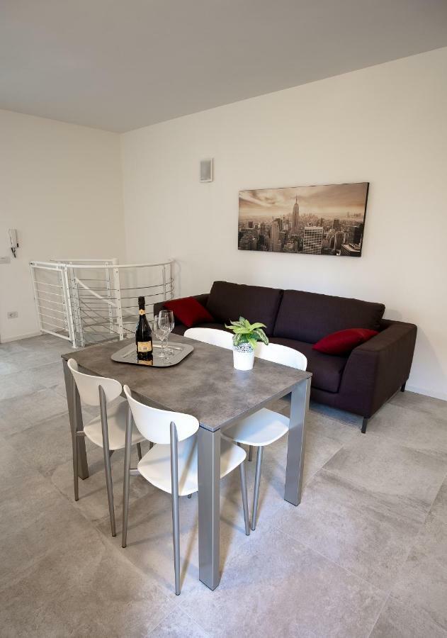 Casa Mary Due - Trilocale Con Giardino Privato A Due Passi Dal Lago Sirmione Zewnętrze zdjęcie
