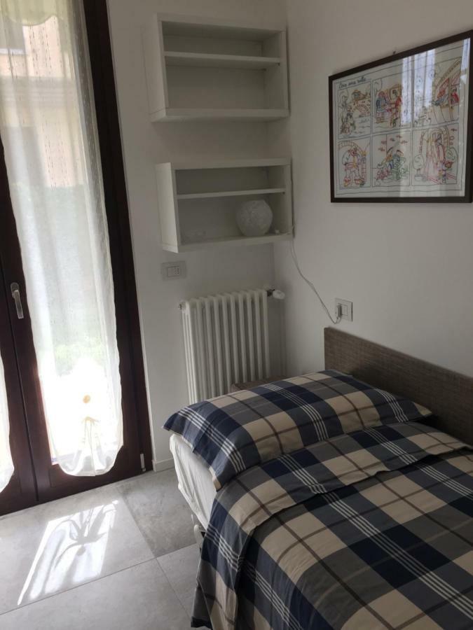 Casa Mary Due - Trilocale Con Giardino Privato A Due Passi Dal Lago Sirmione Zewnętrze zdjęcie